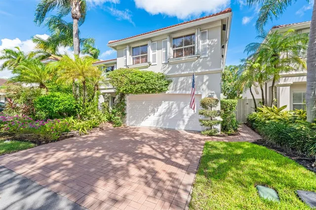 $924,900 | 1085 West Lake Street, Hollywood, FL 33019