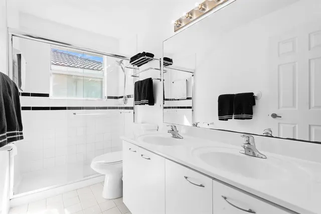 $924,900 | 1085 West Lake Street, Hollywood, FL 33019