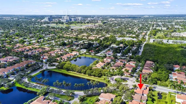 $924,900 | 1085 West Lake Street, Hollywood, FL 33019