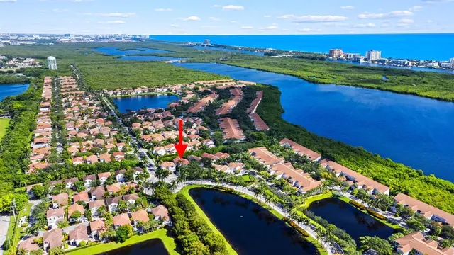$924,900 | 1085 West Lake Street, Hollywood, FL 33019