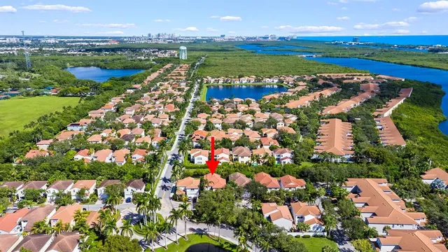 $924,900 | 1085 West Lake Street, Hollywood, FL 33019