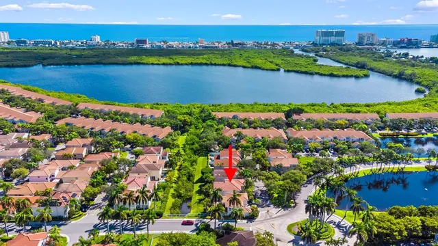 $924,900 | 1085 West Lake Street, Hollywood, FL 33019