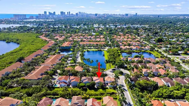 $924,900 | 1085 West Lake Street, Hollywood, FL 33019