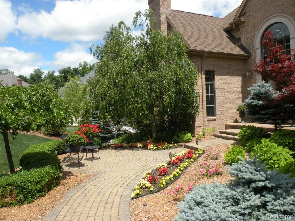 4607 Fawn Hill Court Rochester, MI 48306 - Photo 4 of 47 Front Walkway