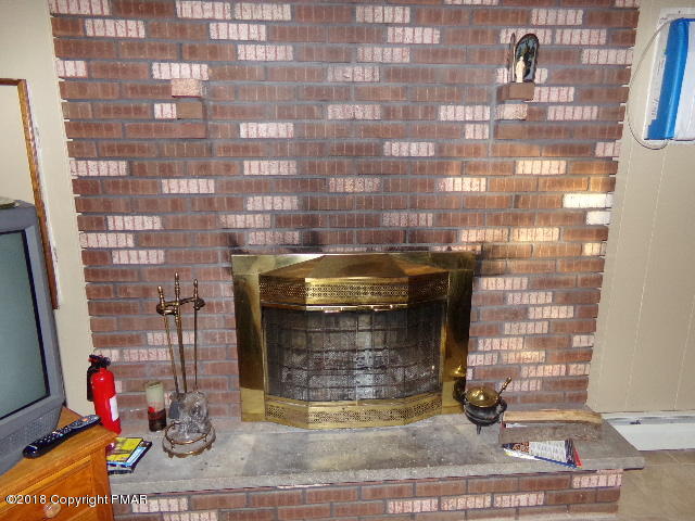 4152 Winchester Way Bushkill, PA 18324 - Photo 12 of 23 a view of a fireplace