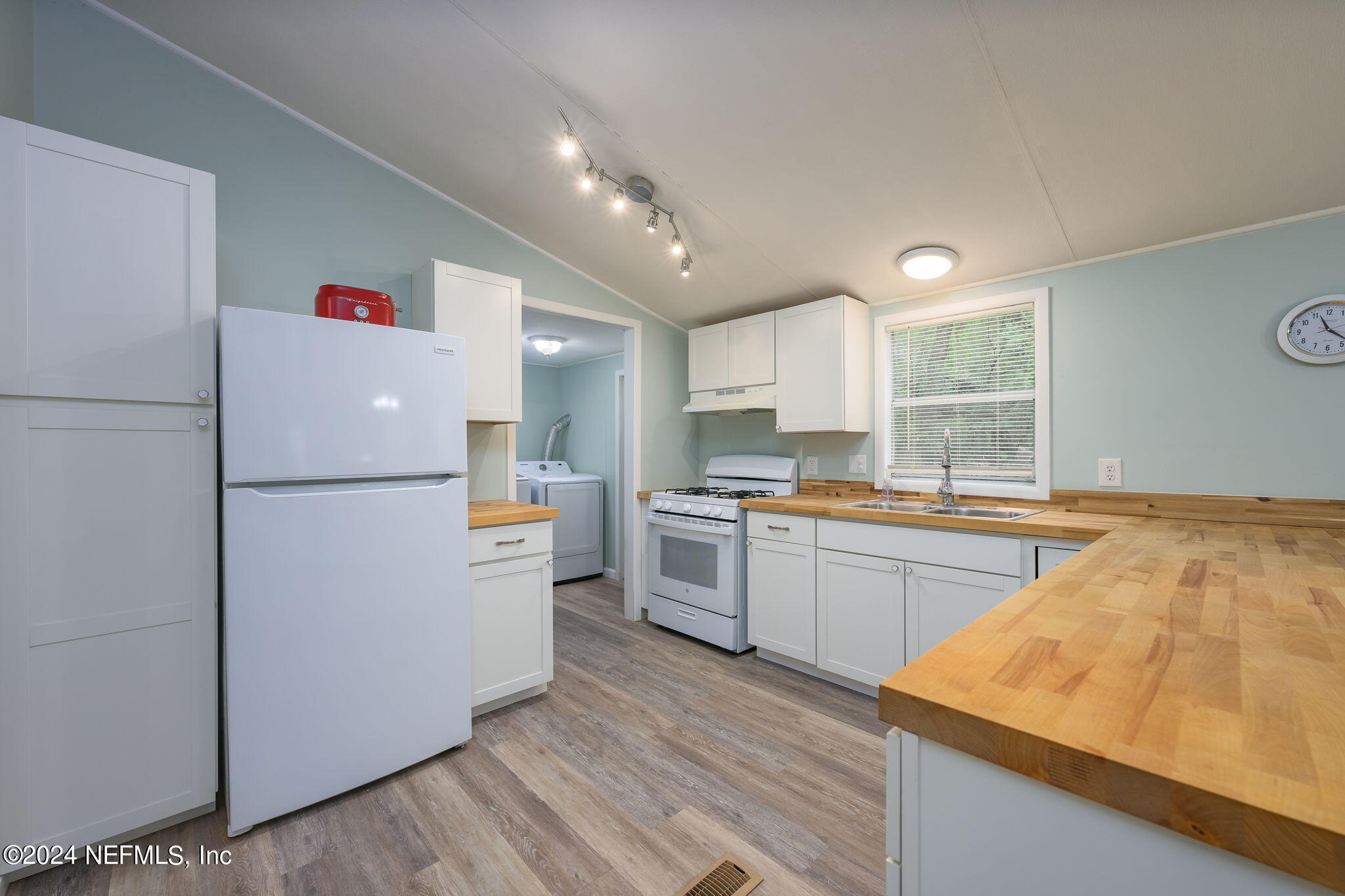 3025 Bainbridge Road Palatka, FL 32177 - Photo 8 of 28 JWLeeMedia-7709-Edit