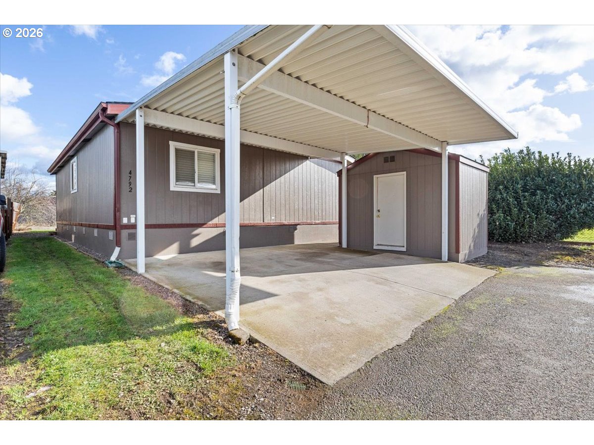 4792 Wyoming Circle Northeast Salem, OR 97305 - Photo 4 of 38