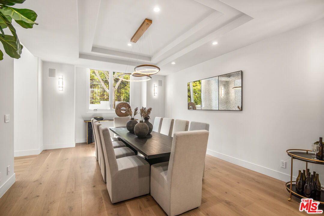 930 North Tigertail Road Los Angeles, CA 90049 - Photo 10 of 26