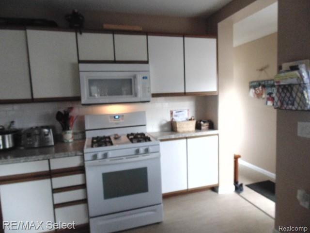 6116 Hopkins Road Flint, MI 48506 - Photo 9 of 26 DSC01319.JPG