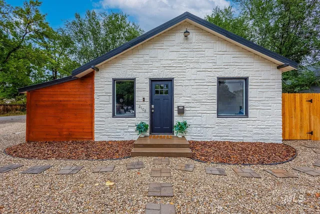$435,000 | 2104 South Owyhee Street, Boise, ID 83705