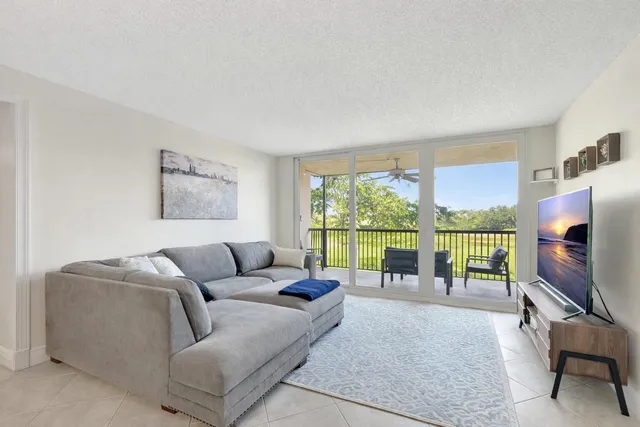 $325,000 | 5260 Northwest 2nd Avenue, Unit 307, Boca Raton, FL 33487