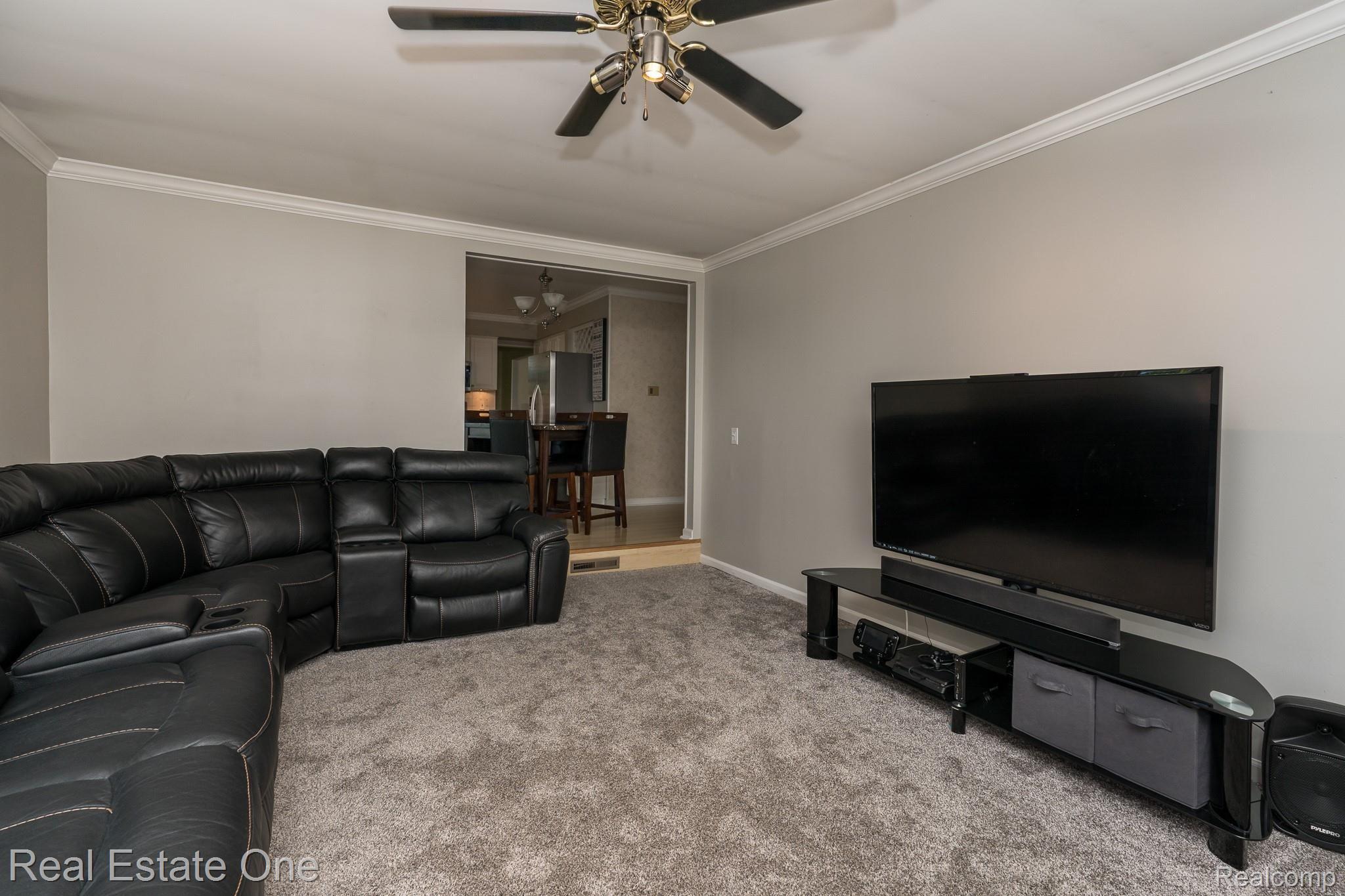 523 Whitney Drive Rochester, MI 48307 - Photo 20 of 34 Whitney MLS-W016.jpg
