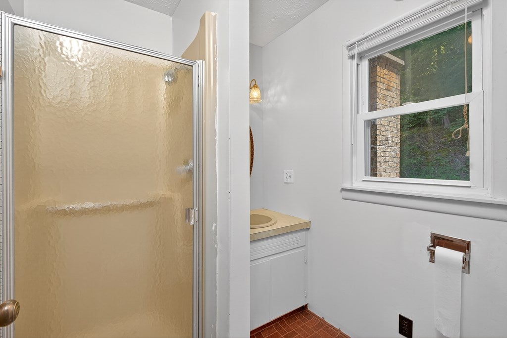 22129 Fisher Hollow Road Damascus, VA 24236 - Photo 34 of 38 Gallery Image 34