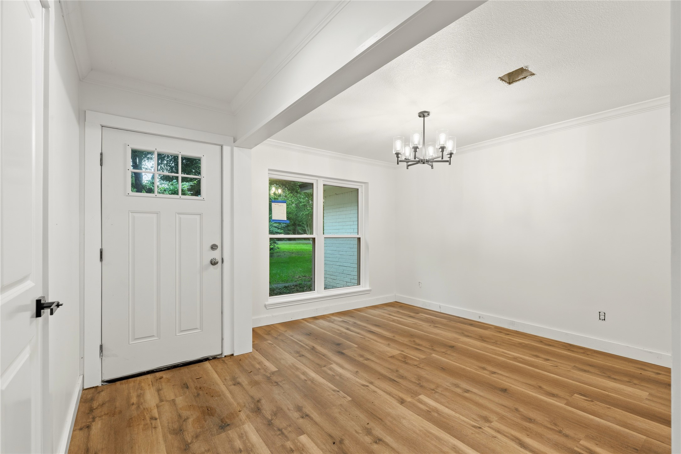 74 Robinson Road Huntsville, TX 77320 - Photo 5 of 33 a view of empty room with wooden floor and fan