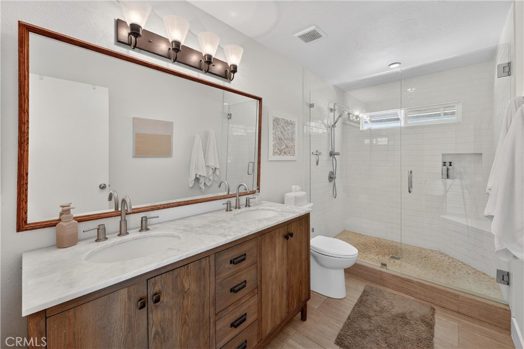 945 Le Conte Drive Riverside, CA 92507 - Photo 22 of 36 Primary Bathroom