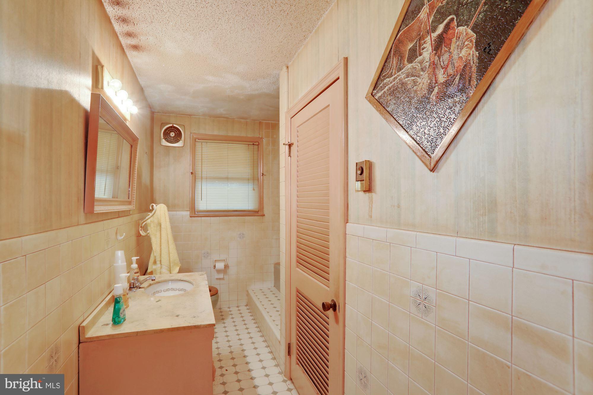 1224 Clements Bridge Road Woodbury, NJ 08096 - Photo 17 of 26 main bath-vintage tile work-paint needed