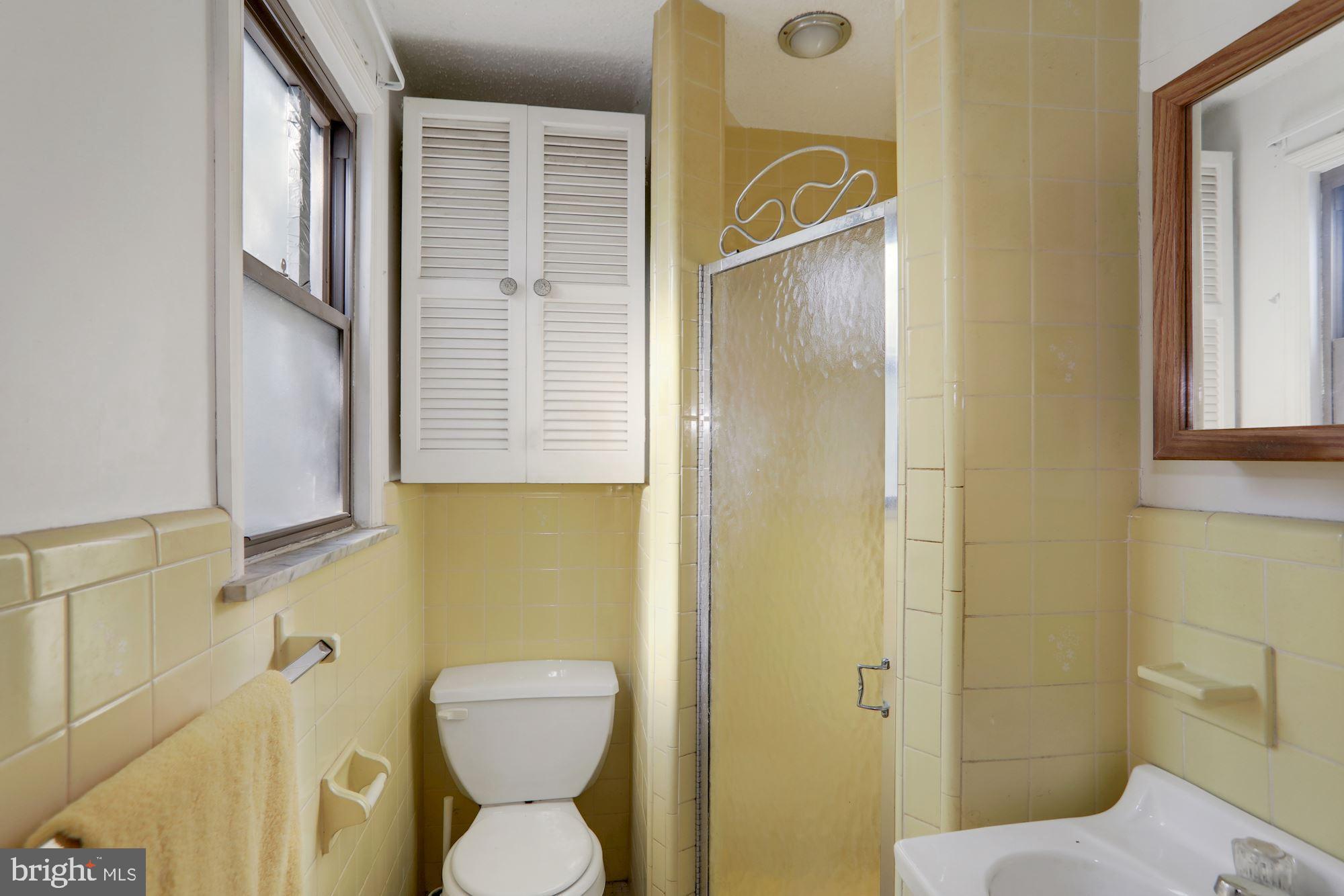 1224 Clements Bridge Road Woodbury, NJ 08096 - Photo 21 of 26 with an en suite vintage tiled bath