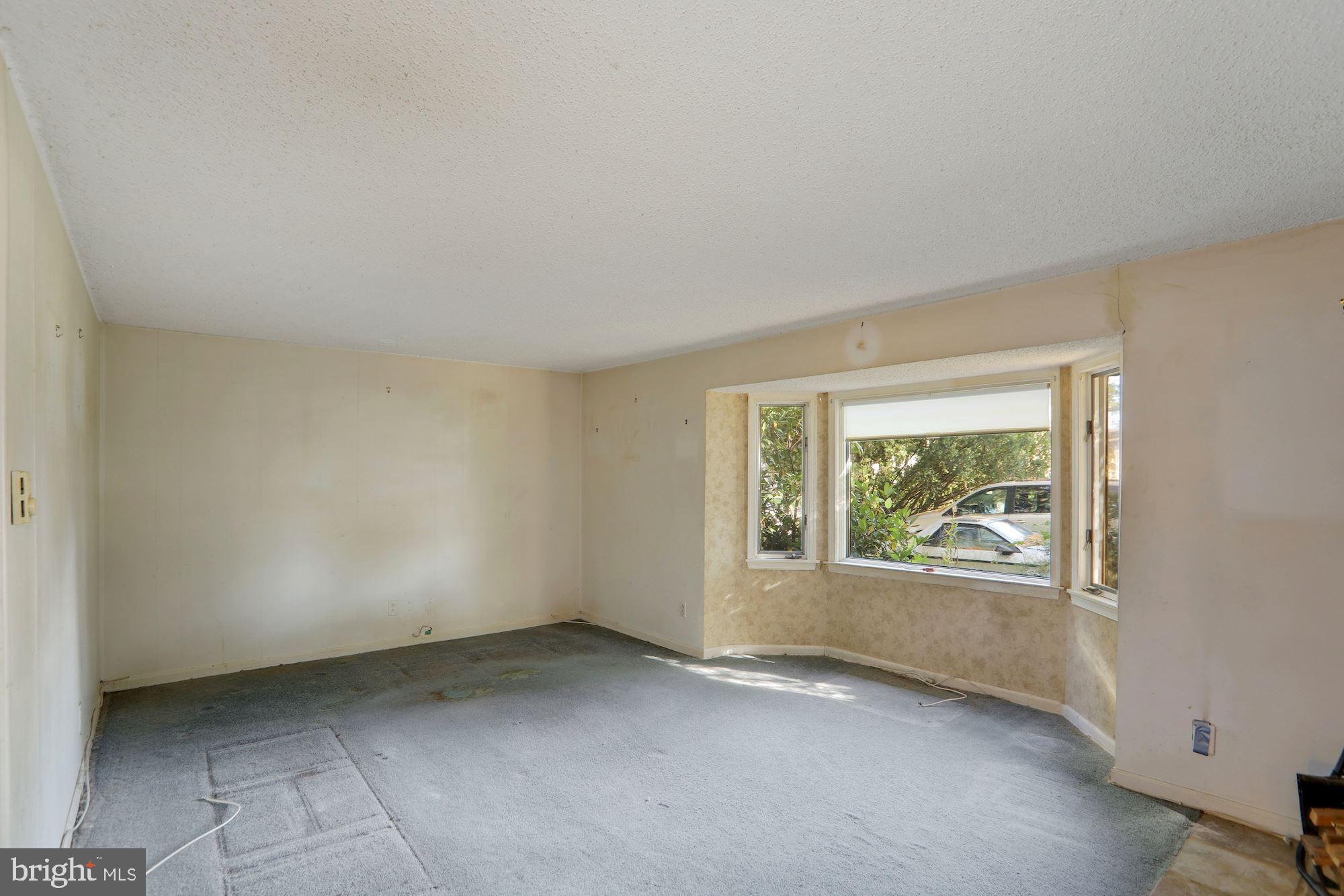 1224 Clements Bridge Road Woodbury, NJ 08096 - Photo 5 of 26 large front living space