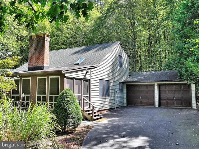 a view of a house with a yard and plants