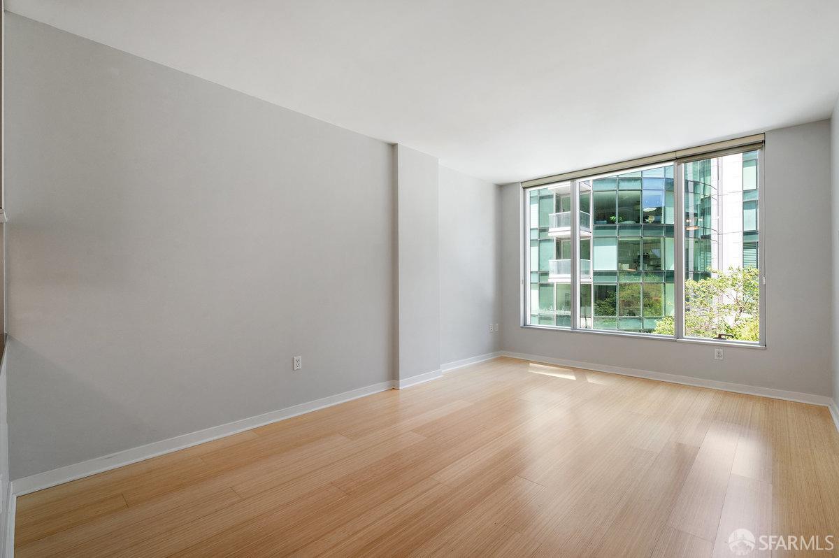 333 Main Street, Unit 4M San Francisco, CA 94105 - Photo 2 of 39 a view of an empty room with wooden floor and a window