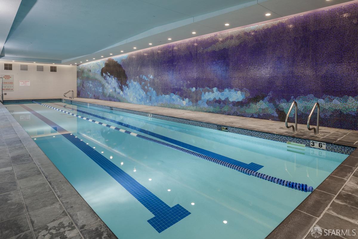 333 Main Street, Unit 4M San Francisco, CA 94105 - Photo 28 of 39 a view of a living room