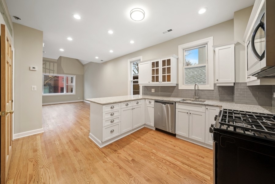 1548 North Honore Street, Unit 2R Chicago, IL 60622 - Photo 11 of 31