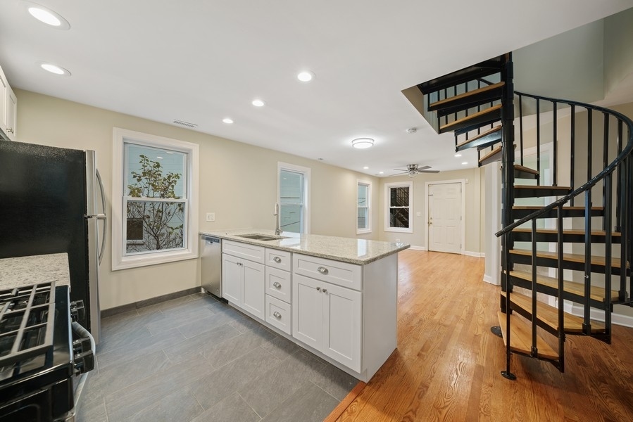 1548 North Honore Street, Unit 2R Chicago, IL 60622 - Photo 14 of 31