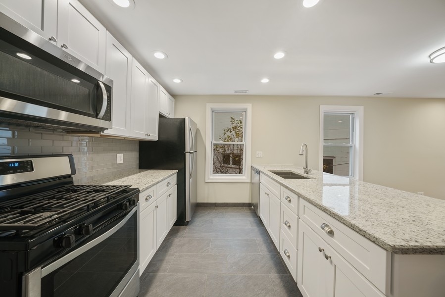 1548 North Honore Street, Unit 2R Chicago, IL 60622 - Photo 15 of 31