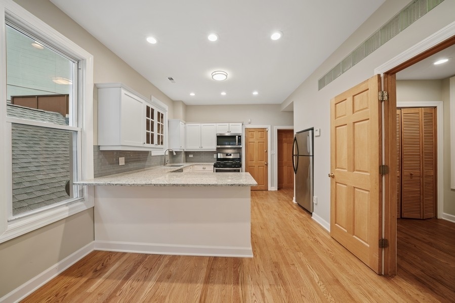 1548 North Honore Street, Unit 2R Chicago, IL 60622 - Photo 9 of 31