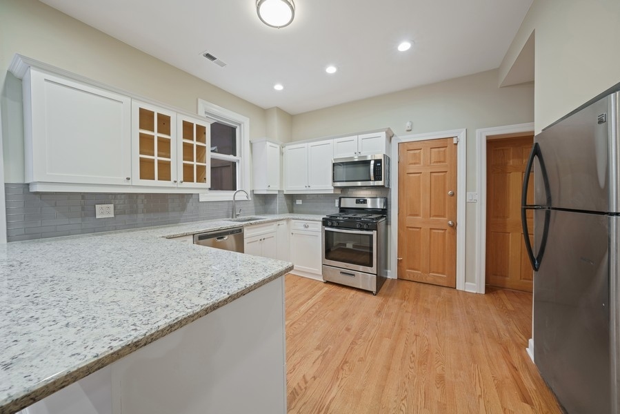 1548 North Honore Street, Unit 2R Chicago, IL 60622 - Photo 10 of 31