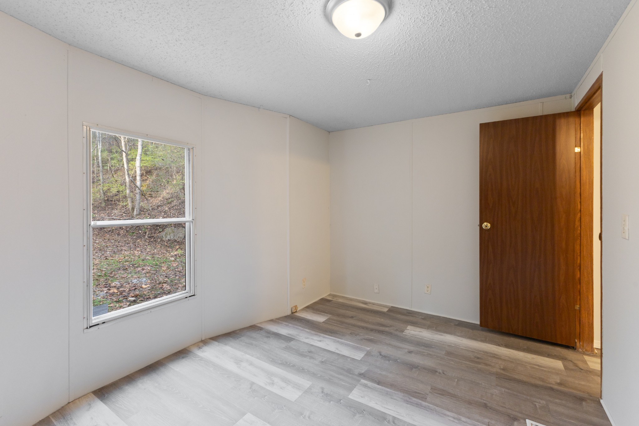 8552 Cub Creek Road Nashville, TN 37209 - Photo 40 of 45 an empty room with windows