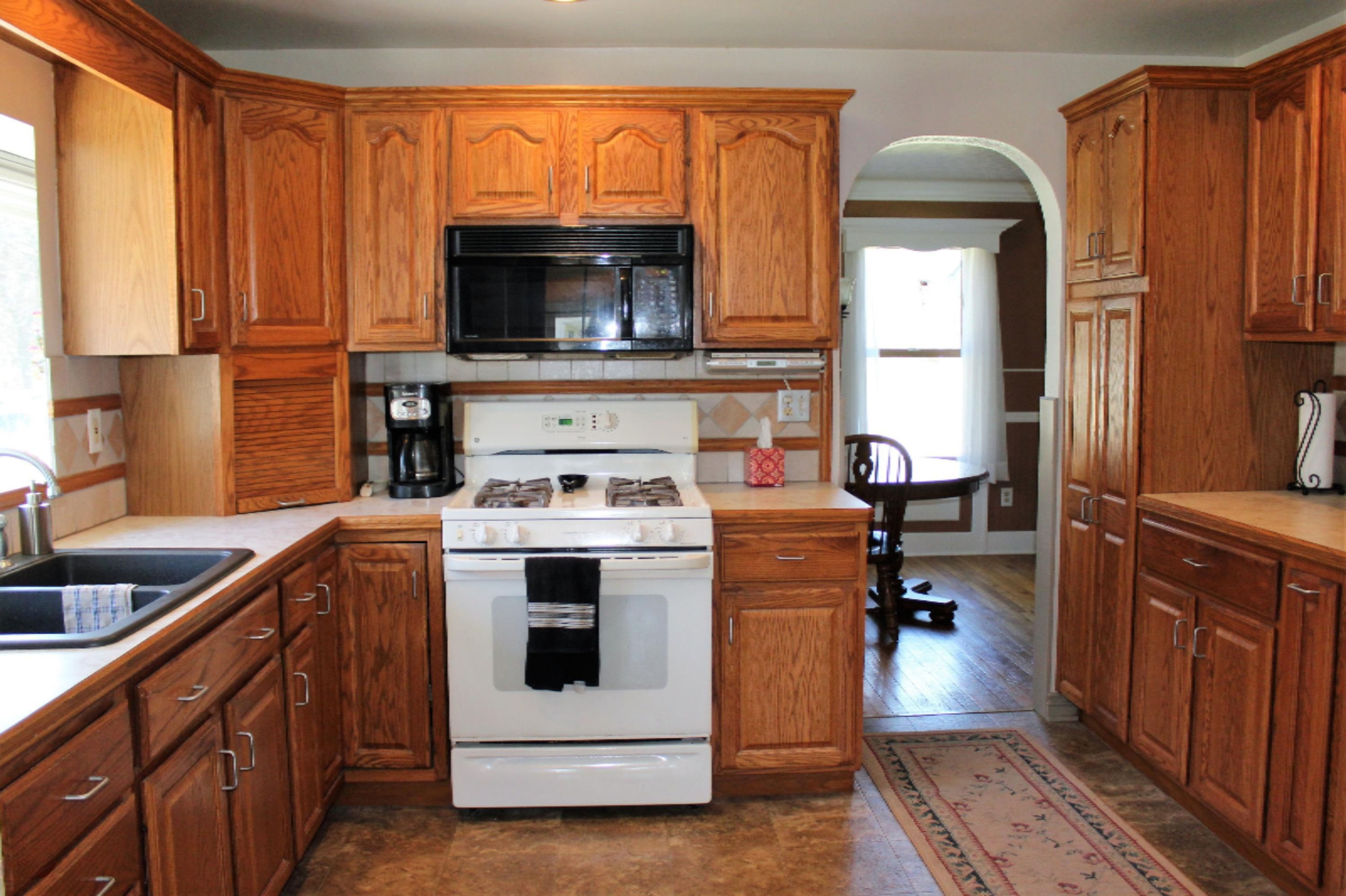 7551 West R Avenue Kalamazoo, MI 49009 - Photo 3 of 62 TONS of cabinets!