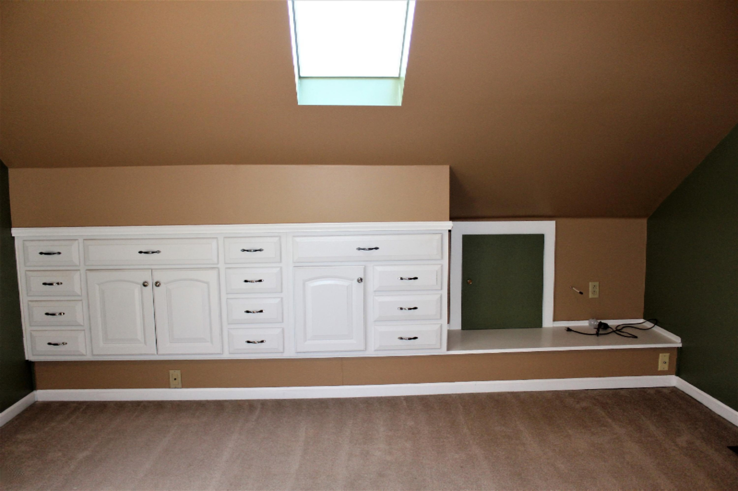 7551 West R Avenue Kalamazoo, MI 49009 - Photo 32 of 62 Master built-in