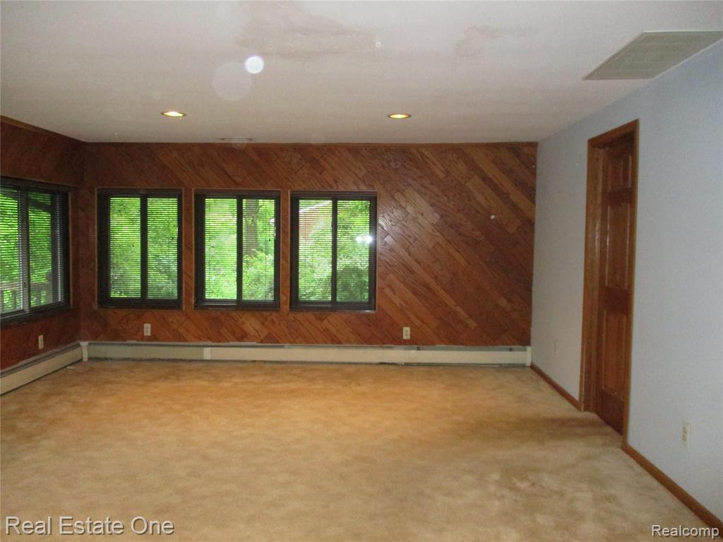28642 Rollcrest Road Farmington Hills, MI 48334 - Photo 24 of 53