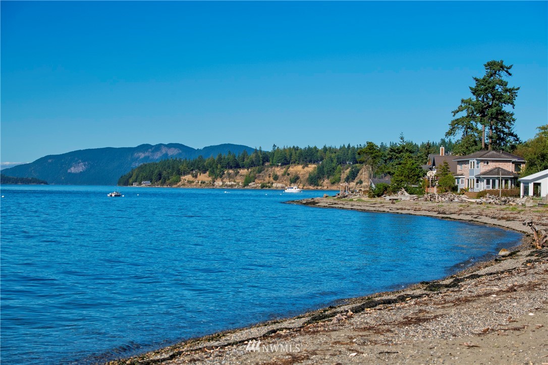 4192 Edens Road Anacortes, WA 98221 - Photo 4 of 25 Gallery Image 4