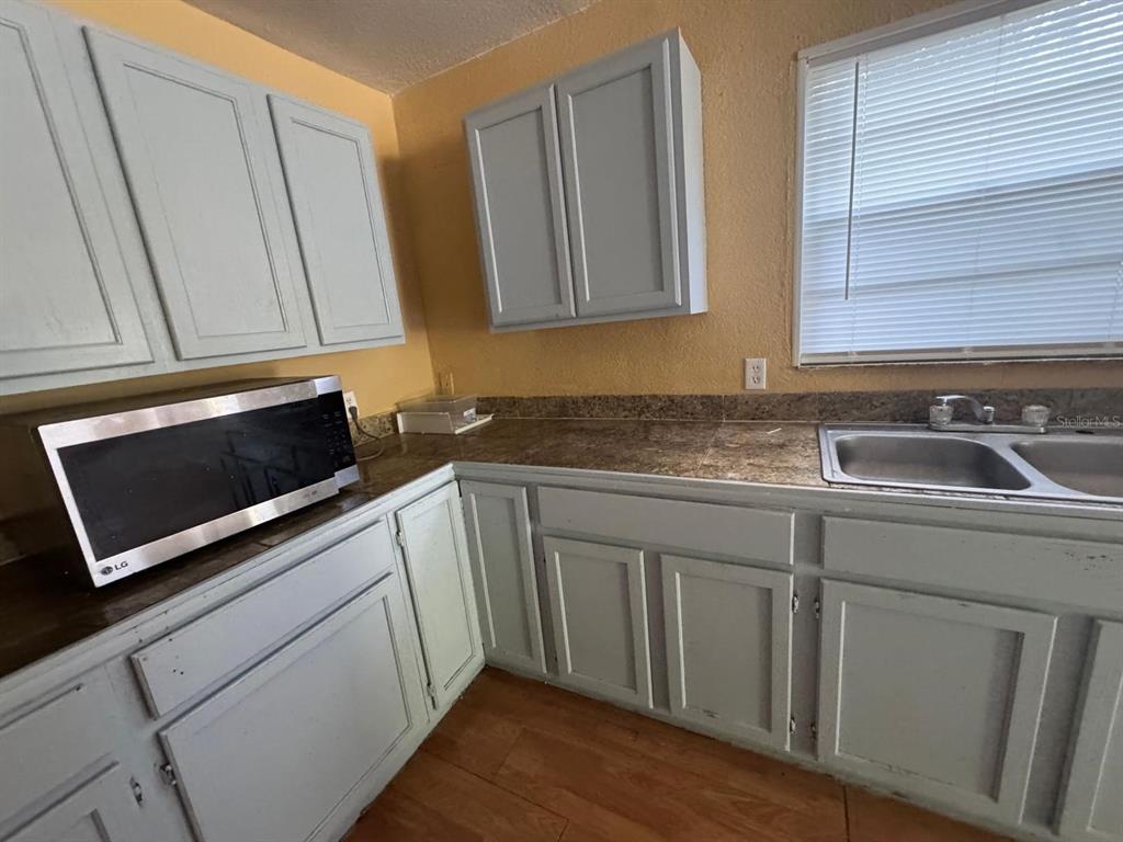 140 East 12th Street Apopka, FL 32703 - Photo 10 of 13 a kitchen with appliances a sink and cabinets