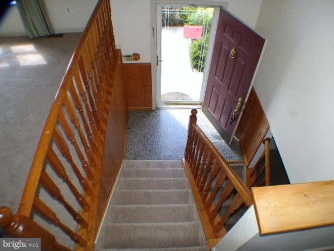 131 Canyon Road Winchester, VA 22602 - Photo 14 of 15 Entrance / Foyer