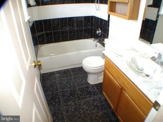 131 Canyon Road Winchester, VA 22602 - Photo 5 of 15 Master Bath