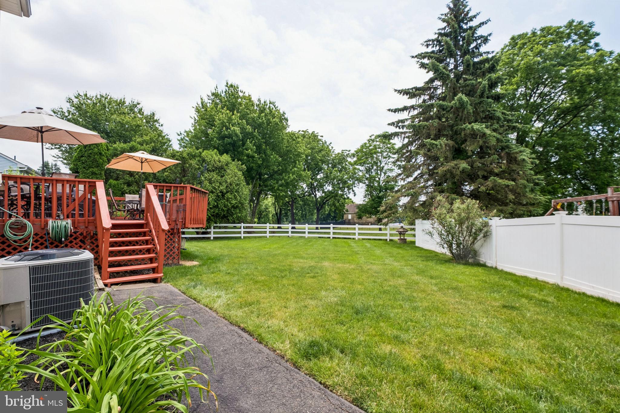 10 Monroe Way Newtown, PA 18940 - Photo 32 of 35 Fenced rear yard