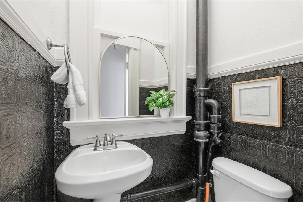 2264 Lipscomb Street Fort Worth, TX 76110 - Photo 17 of 40