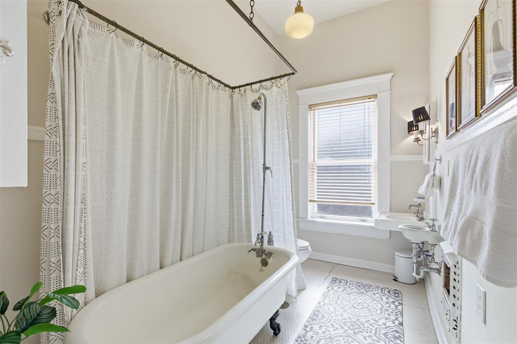 2264 Lipscomb Street Fort Worth, TX 76110 - Photo 20 of 40