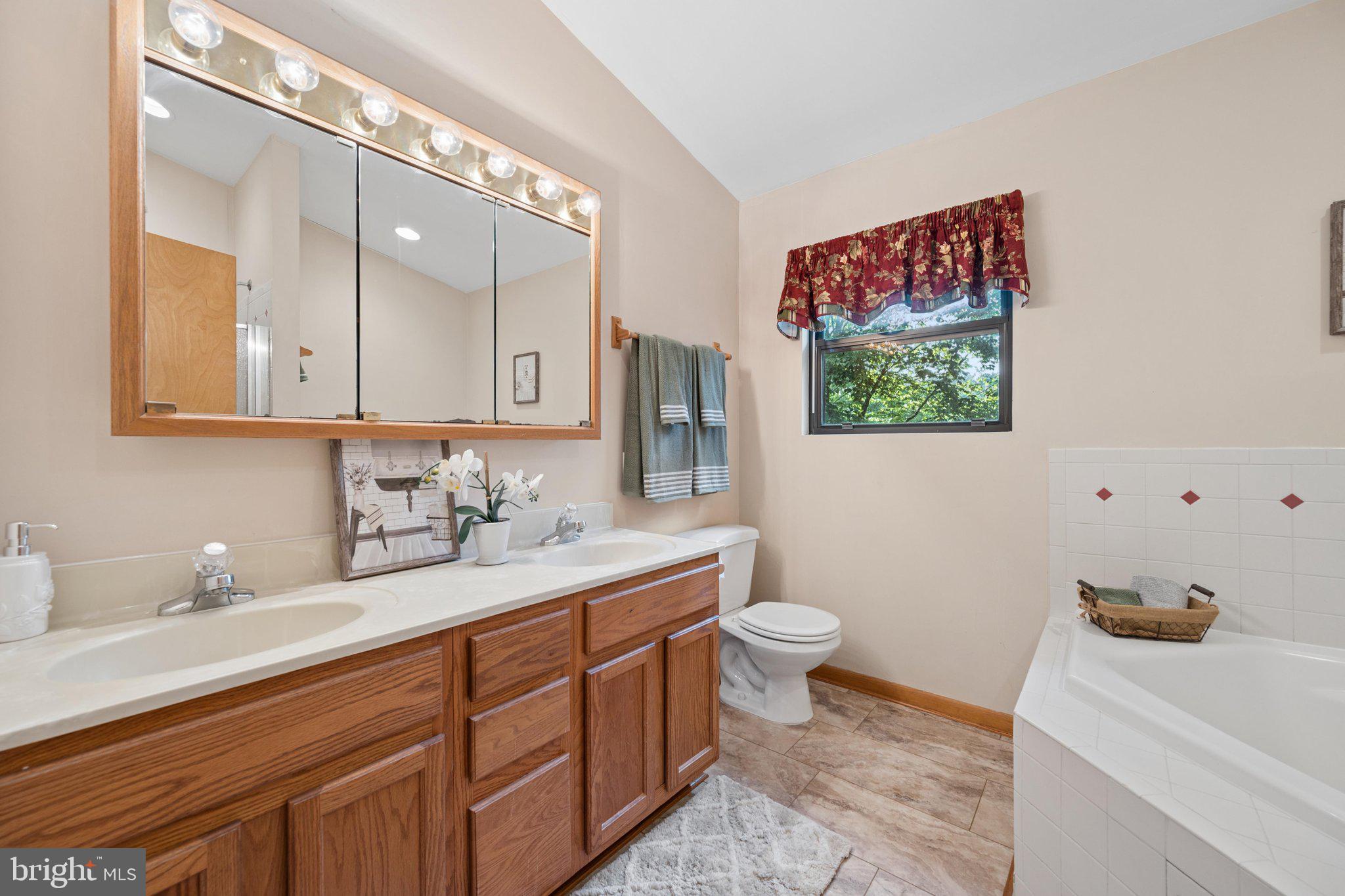 6739 West Lakeridge Road New Market, MD 21774 - Photo 37 of 77 Primary Bathroom