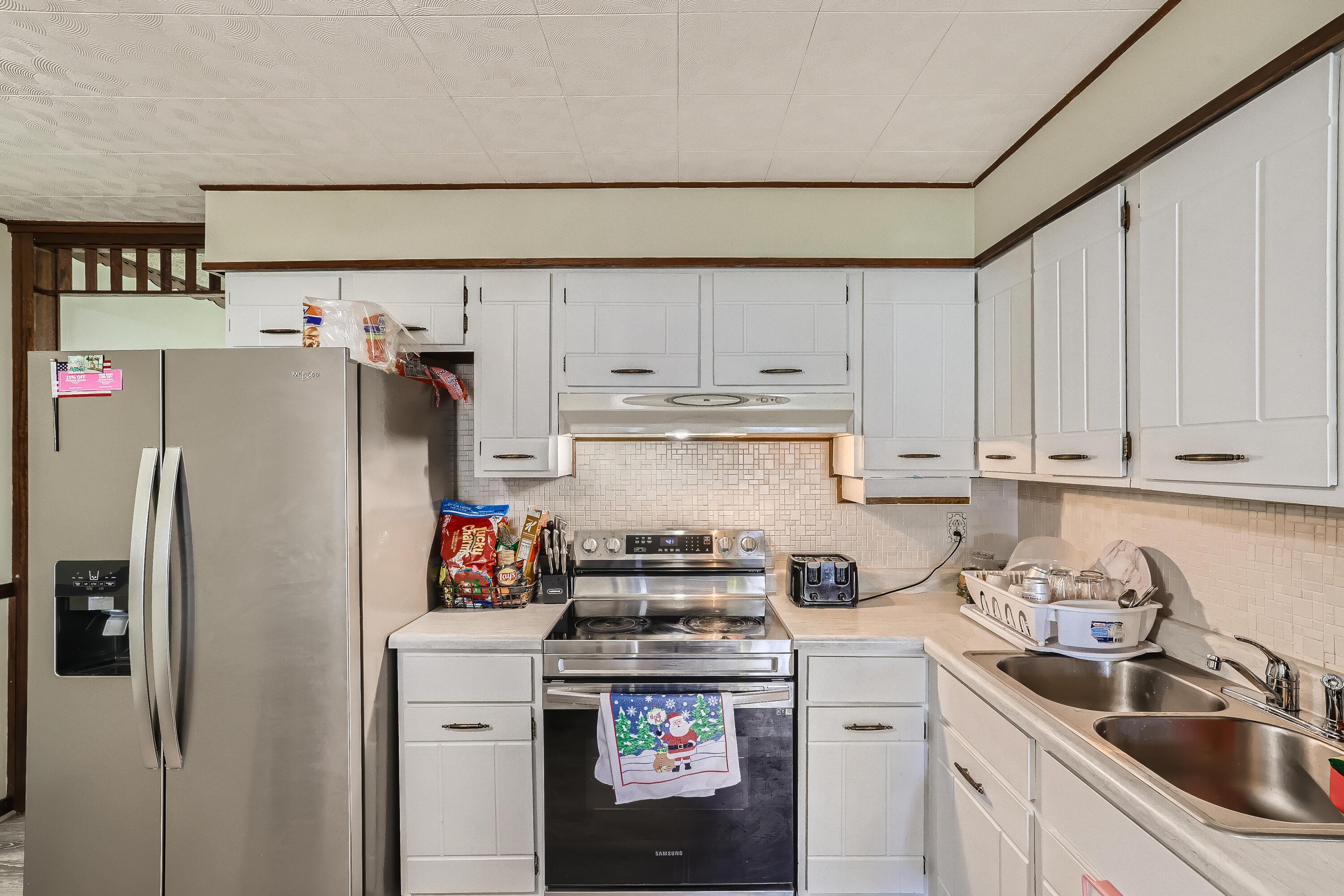 1851 Fleming Road Columbus, OH 43232 - Photo 10 of 27 12 Kitchen