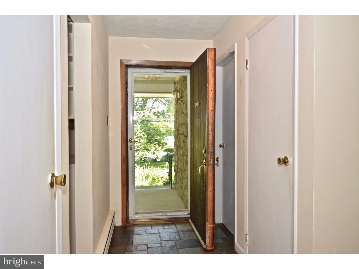 104 Bull Run Road Ewing, NJ 08638 - Photo 5 of 22