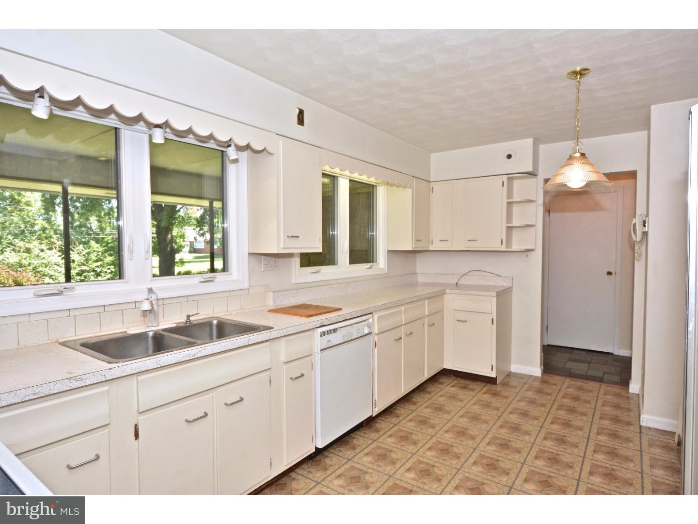 104 Bull Run Road Ewing, NJ 08638 - Photo 6 of 22
