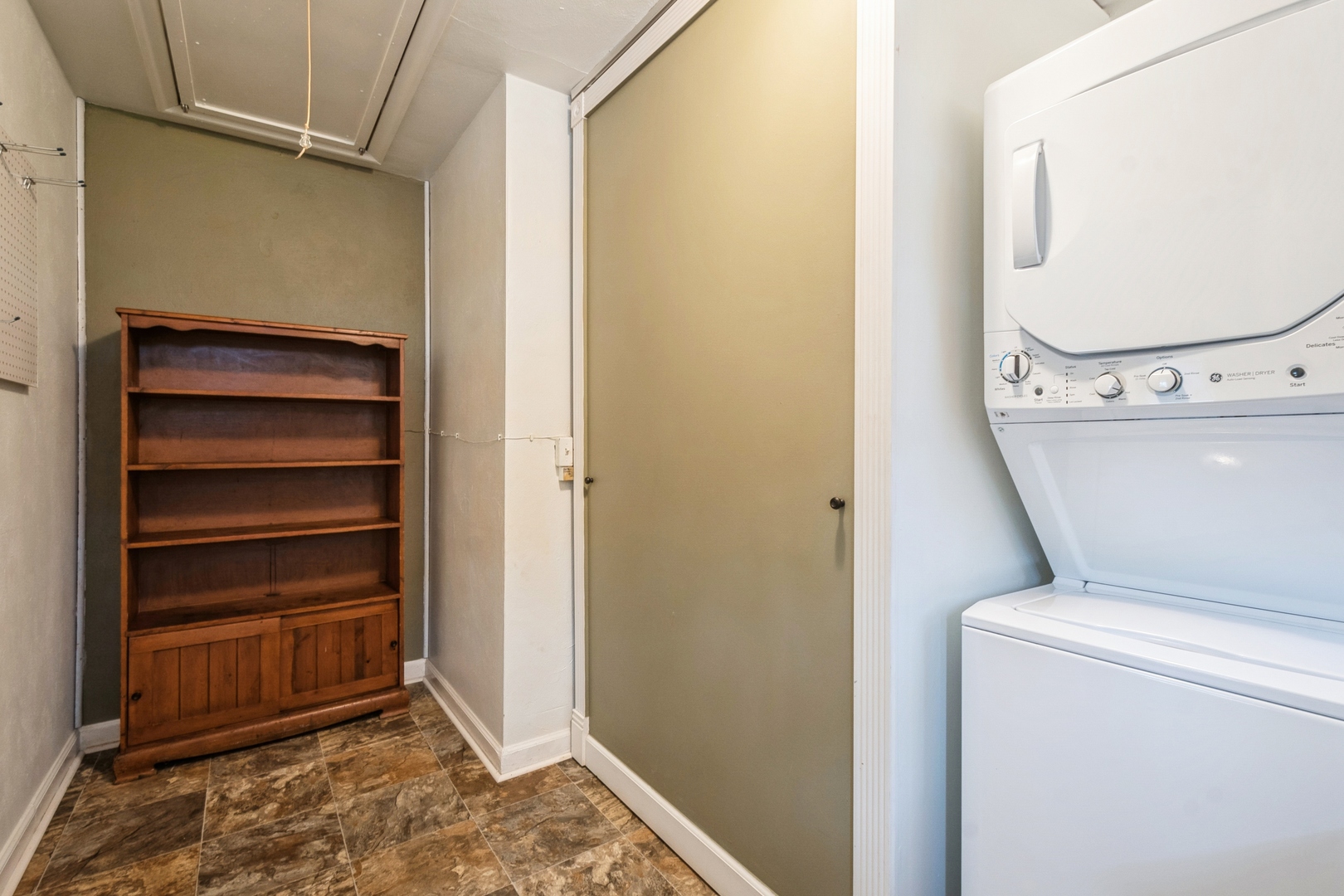 735 Chestnut Street Deerfield, IL 60015 - Photo 12 of 18 a room with a washer and dryer