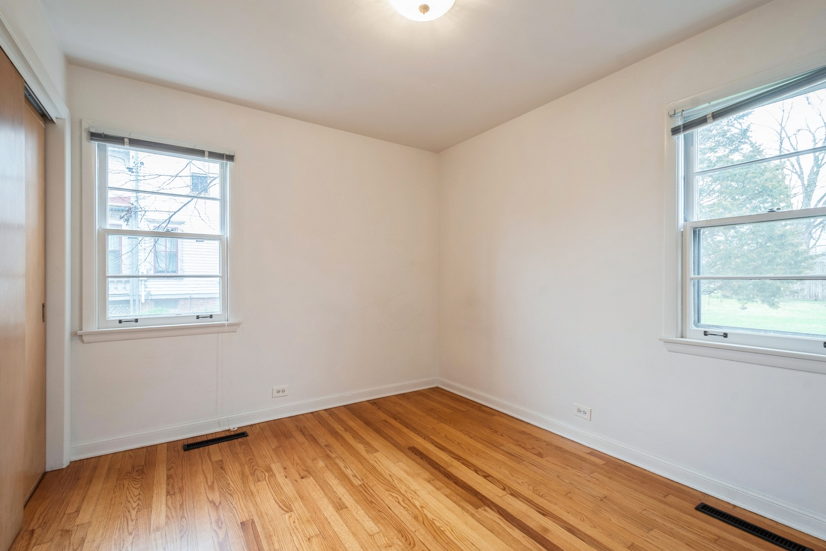 735 Chestnut Street Deerfield, IL 60015 - Photo 13 of 18 an empty room with a window