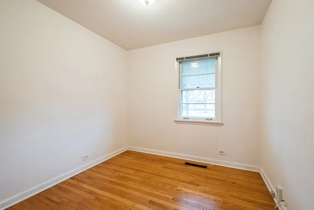 $2,650 | 735 Chestnut Street, Deerfield, IL 60015