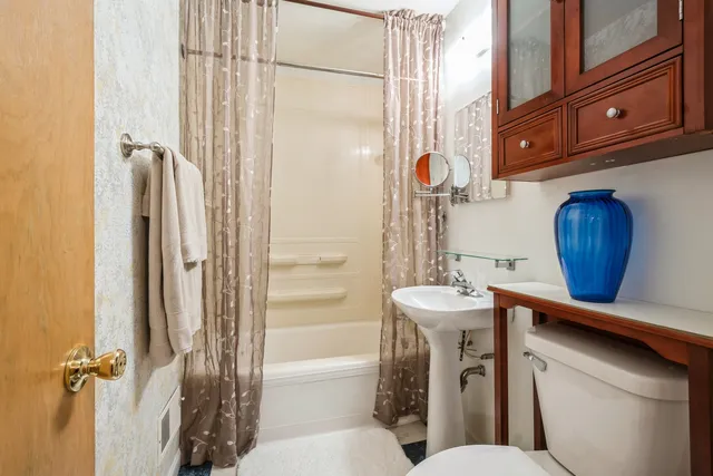 $2,650 | 735 Chestnut Street, Deerfield, IL 60015