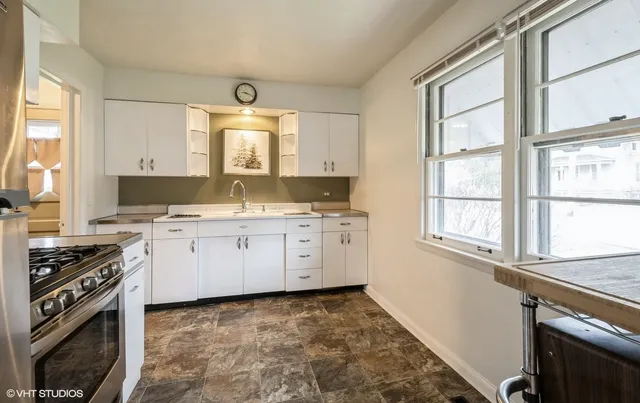 $2,650 | 735 Chestnut Street, Deerfield, IL 60015